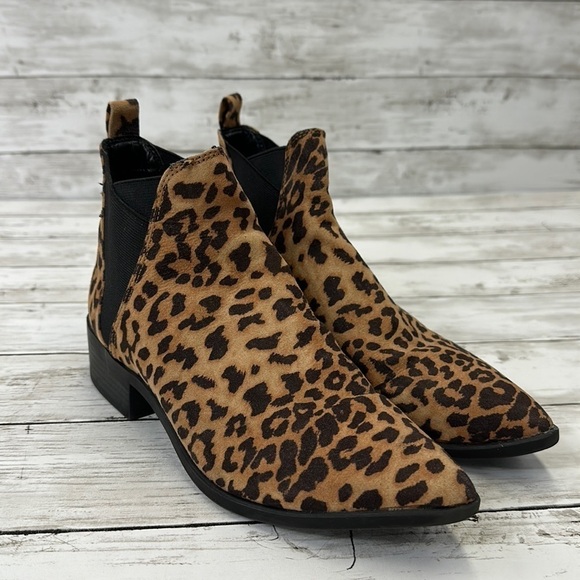 APT 9 leopard booties slip on SZ 7 1/2 - Picture 1 of 6